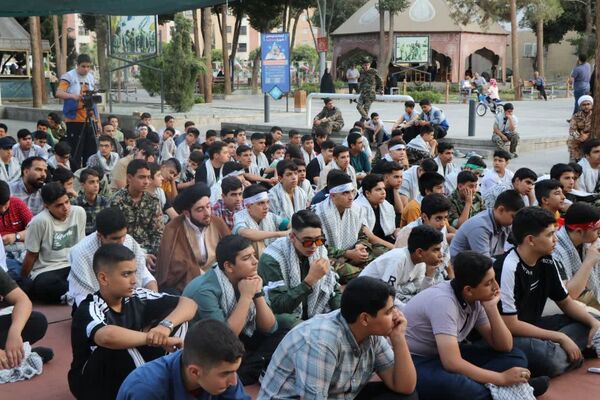 پویندگان پسر دوره ولایت (ایرانیوم ) در گلستان شهدای اصفهان 