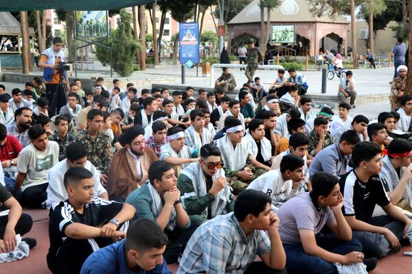 پویندگان پسر دوره ولایت (ایرانیوم ) در گلستان شهدای اصفهان 