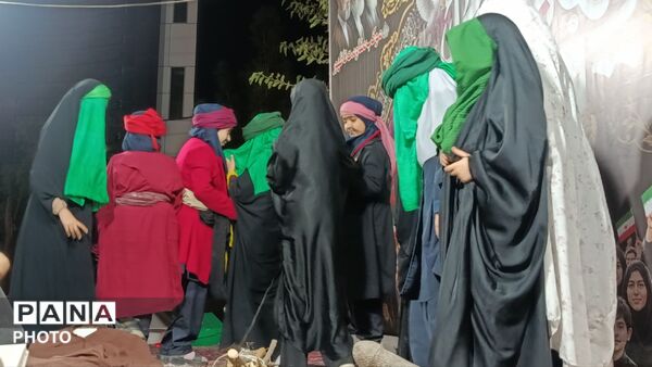 تجمع شبانه میدان شهرداری قم با حال و هوای عزاداری فاطمیه(س)