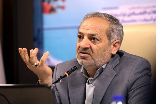 محور برنامه‌های هفته معلم، تکریم مقام معلم و تشریح توسعه عدالت آموزشی باشد