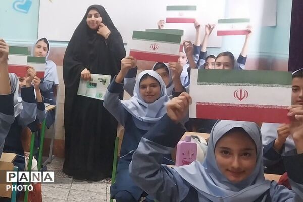 دوره‌های آموزشی پلیس فتا در دبستان دخترانه شهید مجید مجیدی ناحیه دو شهرری 