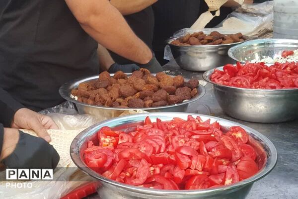 همدلی و وحدت مردم پشت صحنه حضور میلیونی در تشییع رهبر شهید 