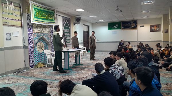 جلسه آمادگی دفاعی ویژه دانش‌آموزان پایه نهم مدرسه ابوریحان بیرونی