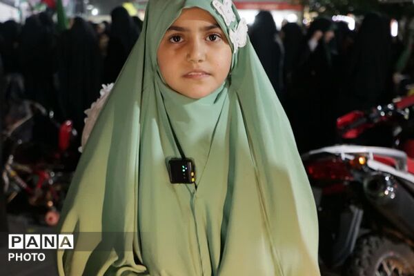 لبخند معنویت در کنار چادر پاکی