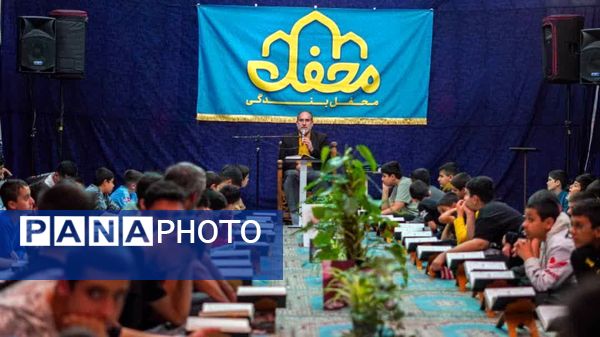 شور اعتکاف بزرگ دانش‌آموزی در فارس 