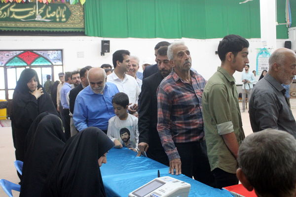حضور پرشور مردم ولایت‌مدار بوشهر در پای صندوق‌های رأی