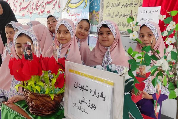 برگزاری جشن‌های باشکوه پیروزی انقلاب اسلامی در مدارس رباط‌کریم