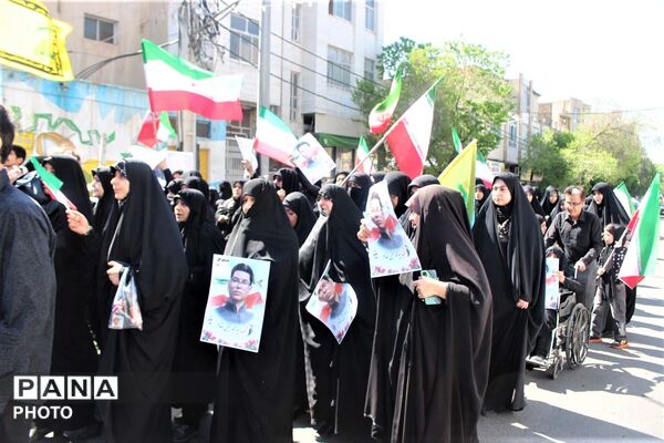 آیین تشییع پیکر دانش‌آموز شهید «سید محمد حسینی مقدم»