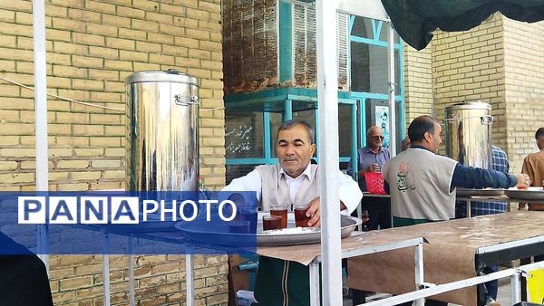 گذری بر فعالیت چایخانه مسجد جامع در روز جمعه 