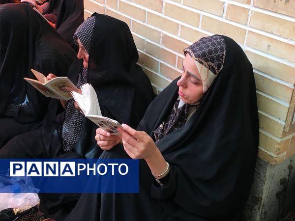 برپایی مراسم دعای عرفه در گلستان شهدای اصفهان