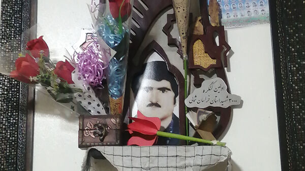 دیدار گروه جهادی شهید صمدی با خانواده شهید نیکدل