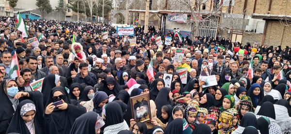  مشقِ اقتدارِ دخترانِ سرخسی در مطلعِ فجرِ ۴۷