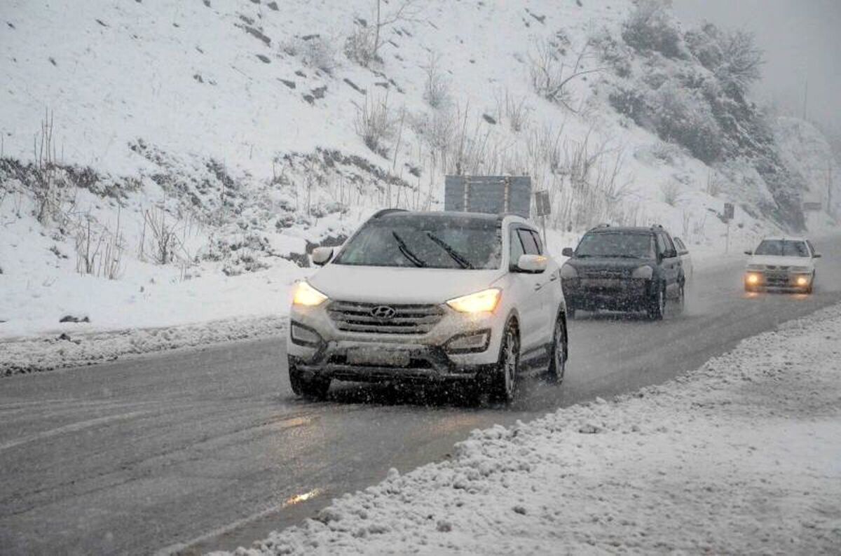 برف و باران در جاده‌های ۲۶ استان کشور
