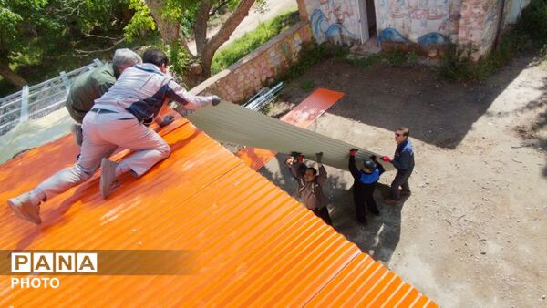 عملیات نصب سقف آموزشگاه های شهرستان مرزی کلات 