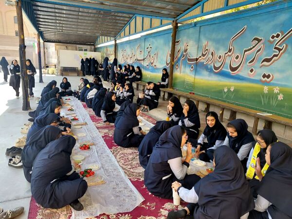 مراسم روز جهانی غذا در دبیرستان فرزانگان دکتر شاهی