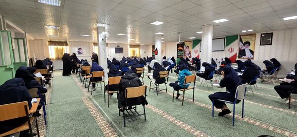 برگزاری آزمون جامع در دبیرستان شاهد فردوس بافق