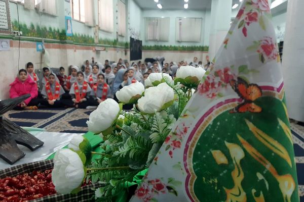 جشن ولادت امام علی(ع) در مدرسه شهید آقچه‌لو رباط‌کریم