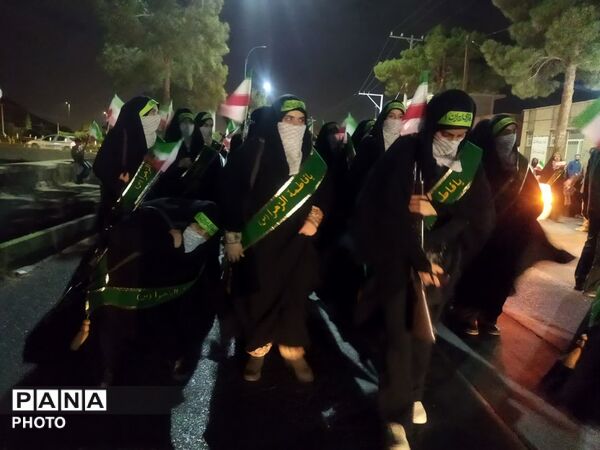 رژه بانوان بسیجی در شهر تفت