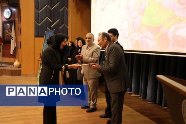 قدردانی از افتخارآفرینان متوسطه اول ناحیه ۶ در یازدهمین دوره جشنواره خوارزمی