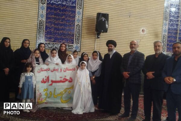 نمازجمعه؛ جلوه‌ای از وحدت و همبستگی دانش‌آموزان در هفته بسیج دانش‌آموزی
