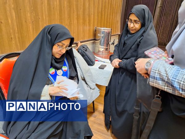 کارگاه آموزشی و توجیهی مربیان پیشتاز تربت حیدریه 