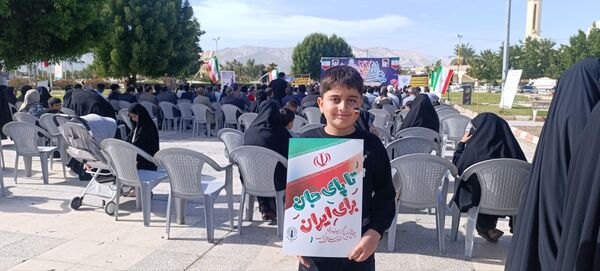 راهپیمایی دشمن‌شکن ۲۲ بهمن در بستک؛ نماد وحدت و همدلی مردم