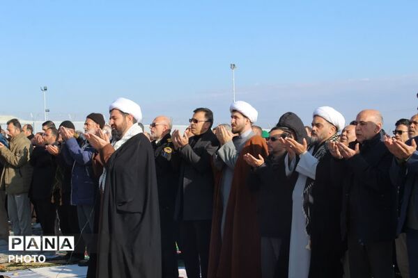 اقامه نماز عید سعید فطر در فاروج 