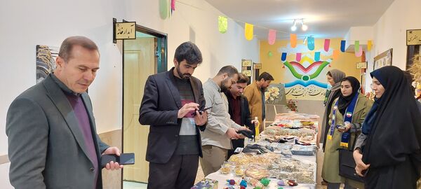 برپایی بازارچه دست سازه‌ها در کانون شهید مطهری سملقان