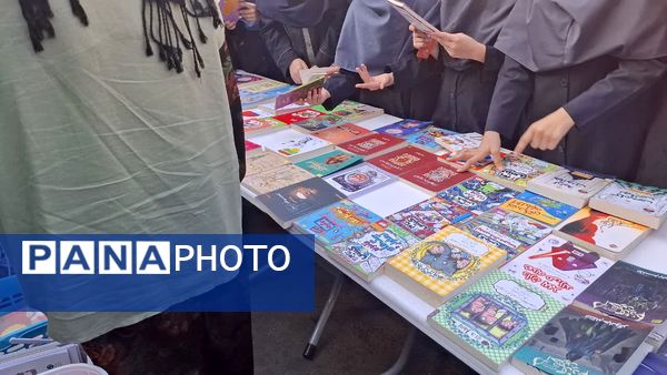 هفته کتاب و کتابخوانی در دبیرستان بهار آزادی قائمشهر
