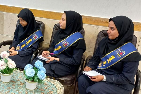 برگزاری انتخابات همیار مشاور در دبیرستان بانو عفت آهنگری ناحیه یک شهرری