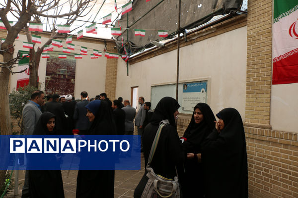 جلوه‌هایی از تجدید میثاق اصحاب رسانه قم با آرمان‌های امام خمینی(ره)