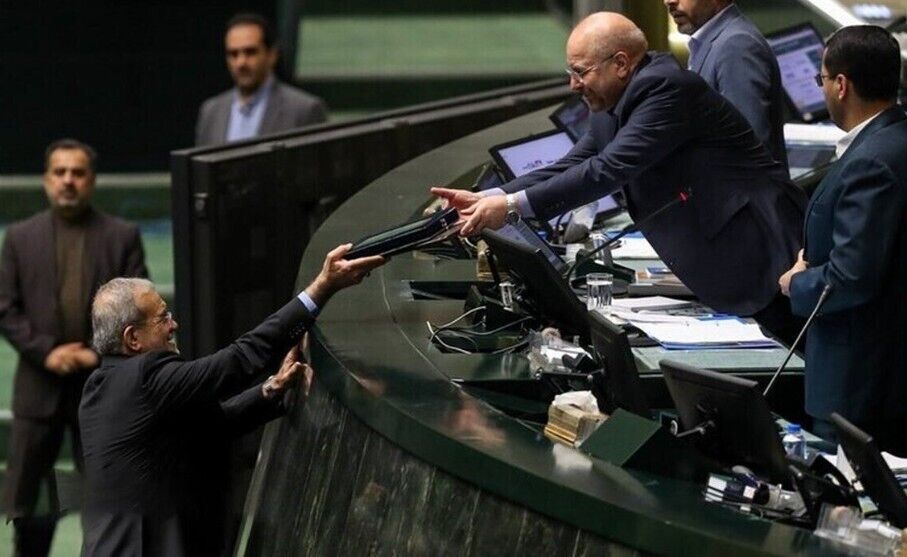 پزشکیان لایحه بودجه ۱۴۰۵ را تقدیم مجلس کرد
