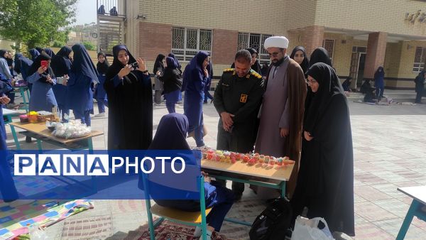 برپایی بازارچه کسب و کار در دبیرستان قلم‌چی۲ بن