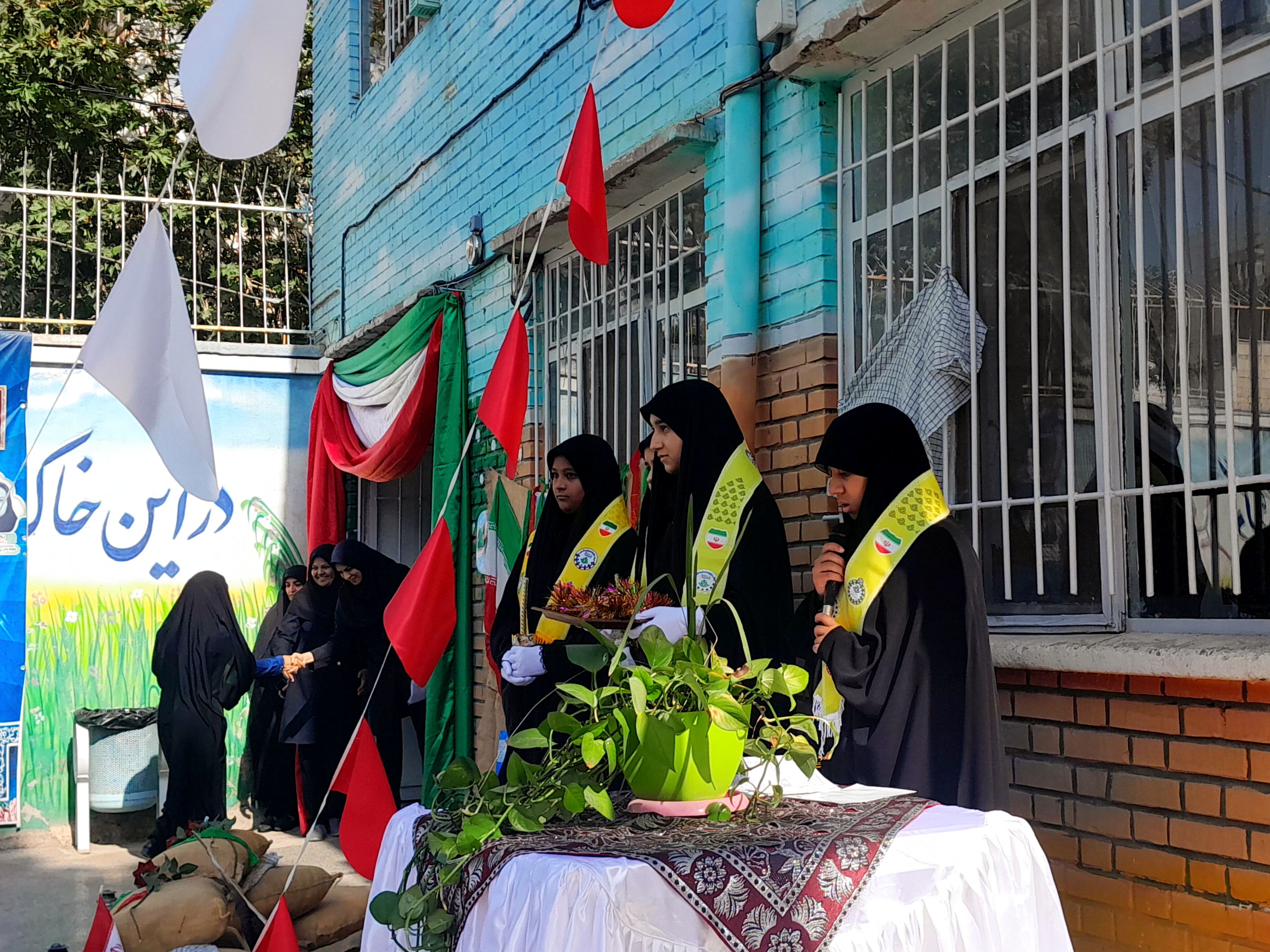 جشن جوانه‌ها در دبیرستان هیأت‌امنایی پژمان‌بختیاری مشهد
