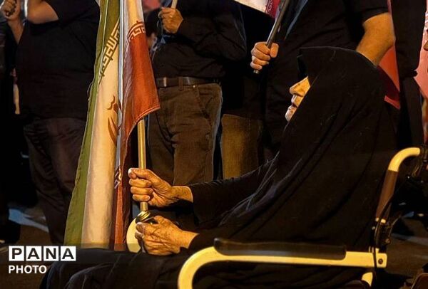 وقتی تمام شهر، رنگ سوگ او را به خود می‌گیرد