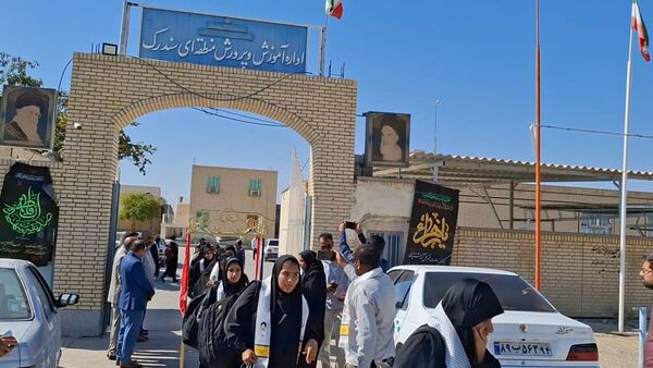 اعزام دانش‌آموزان دختر مدارس سندرک به مناطق عملیاتی جنوب کشور