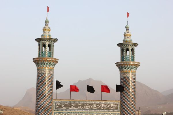 آیین مذهبی تعویض پرچم گنبد حرم مطهر حضرت سلطانعلی ابن امام محمد باقر(ع)