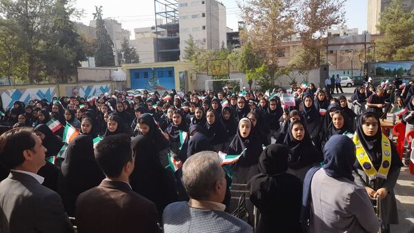 نواخته‌شدن زنگ مهر در مدرسه فرزانگان ۴ مشهد