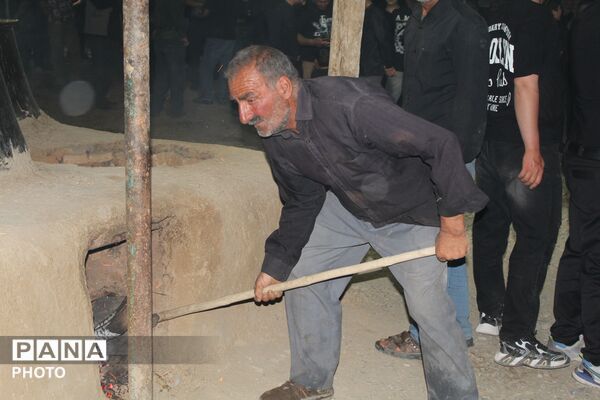 آماده‌سازی حلیم عاشورا در روستای اسحاق‌آبادی نیشابور