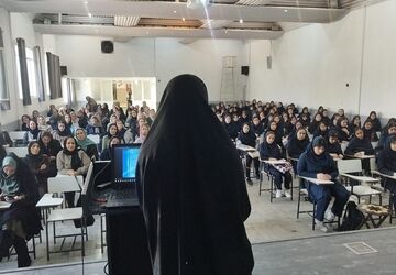 همایش ملی سلامت زنان و دختران در دبیرستان دخترانه صفورا اصفهان