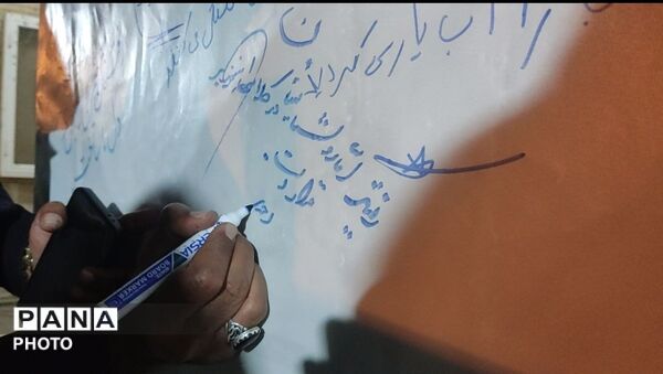 حضور گسترده مردم حاجی‌آباد در یادواره رهبر شهید و شهدای فرهنگی 