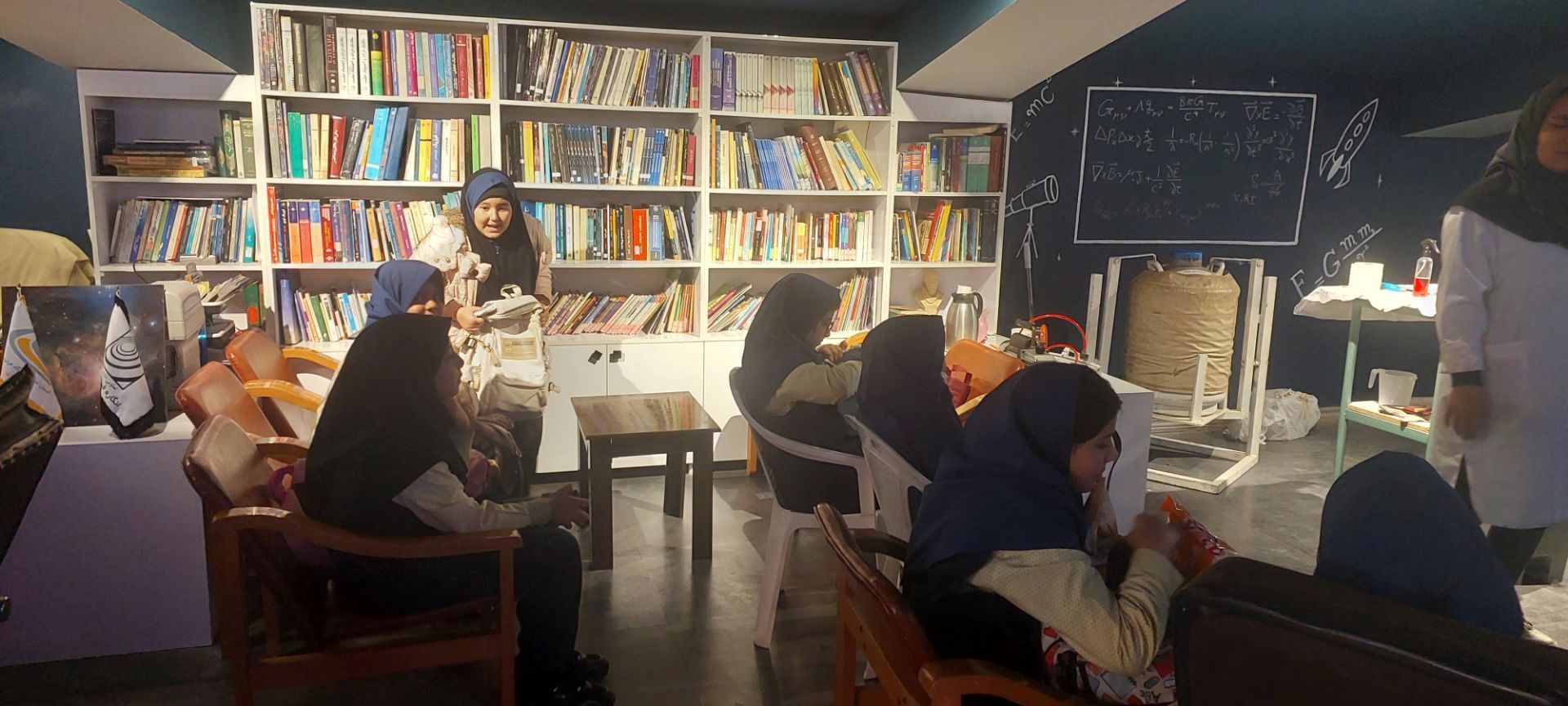 اردوی آموزشی و علمی دبستان آرمینه مصلی نژاد در انگاریوم دانشگاه فردوسی