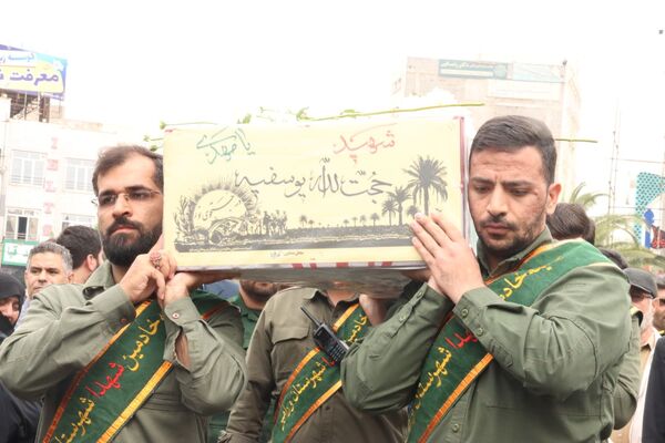 مراسم تشییع پیکر معلم شهید حجت‌الله یوسفیه با حضور باشکوه مردم شهرستان ورامین 