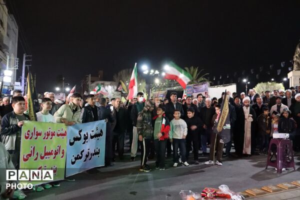 تجمع مردم انقلابی بندرترکمن در میدان مختومقلی