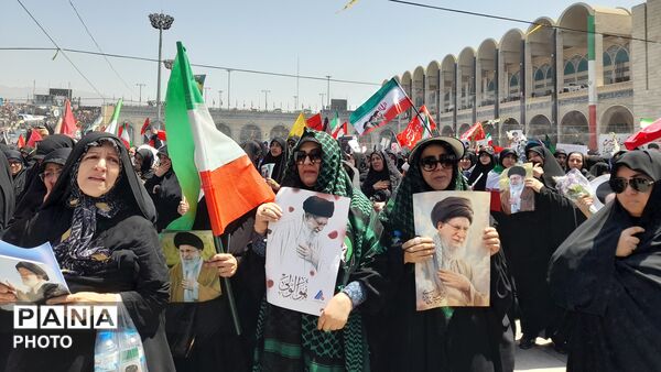 تهران در سوگِ رهبر شهید ایستاد