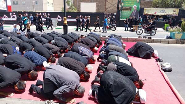 اقامه نماز ظهر عاشورا در کاشمر