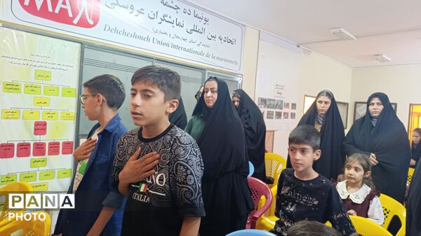 هنرمندان باباحیدر، نگارخانه آفتاب را گلباران کردند