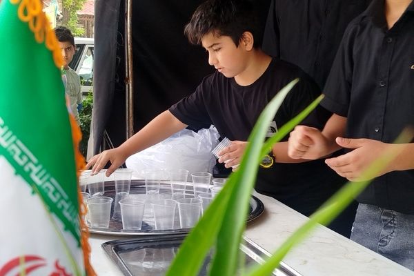 برپایی موکب دانش‌آموزی در روز اربعین حسینی در فاروج