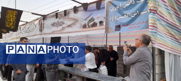 پذیرایی از زائران اربعین حسینی در مواکب پل سیمره ورودی شهرستان هلیلان 