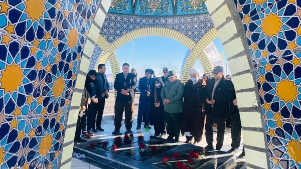 غبار روبی گلزار شهدای گمنام شهرستان باخرز 